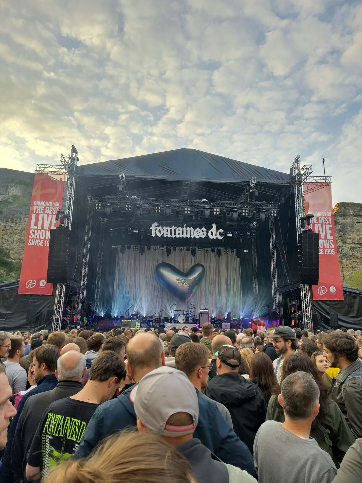 D'lescht Joer si Fontaines.D.C. an der Abtei Neimënster opgetrueden.