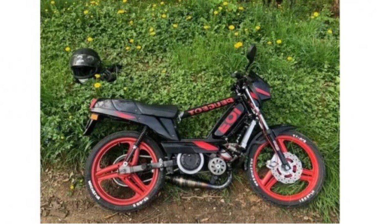 Cette mob est censée rouler à 45 km/h maximum... à la base.