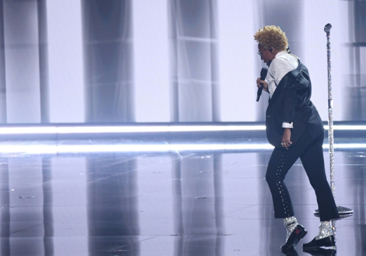 Janelle Monae performed Michael Jackson's 'Don't Stop 'Til You Get Enough' -- and gave the Grammys crowd a bit of a moonwalk