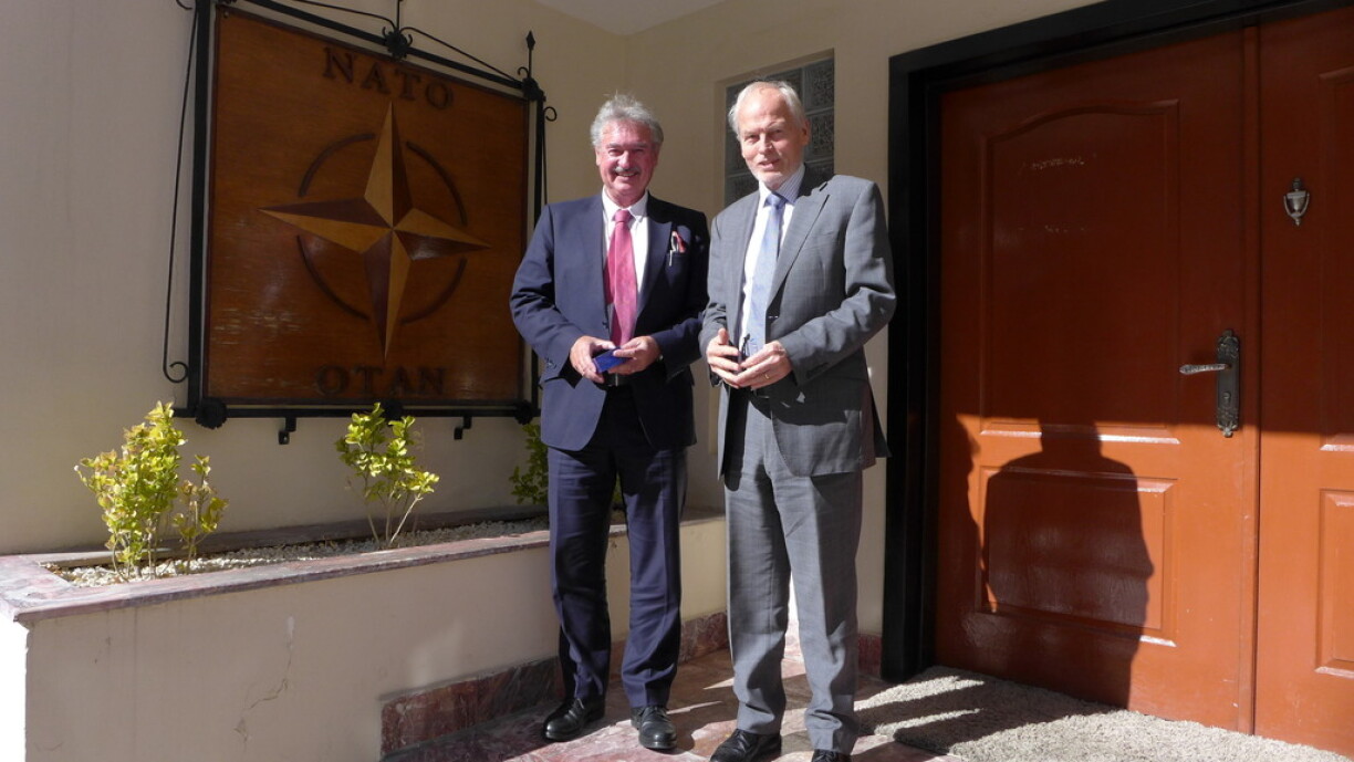 De Jean Asselborn mam Nicolas Kay, Héijen Ziville Vertrieder vun der Nato.