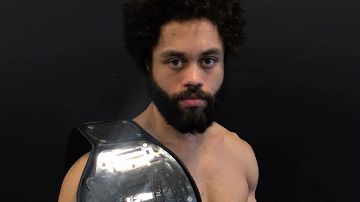 Une plaie de 6 cm : un combattant MMA arrêté pour avoir mordu les testicules de son colocataire