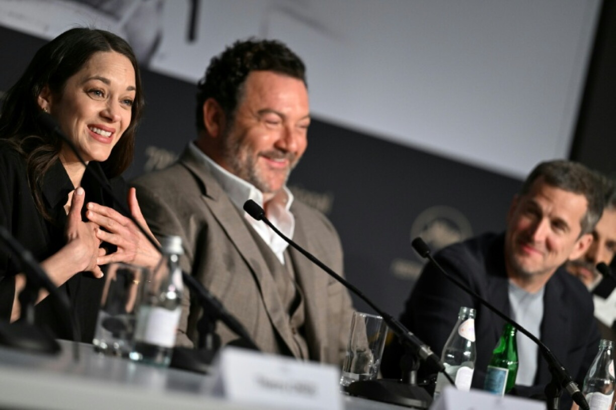 (GàD) L'actrice française Marion Cotillard, l'acteur français Denis Ménochet et le réalisateur et scénariste Guillaume Canet lors de la conférence de presse du film
