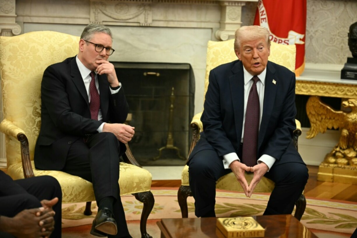 Le président américain Donald Trump et le Premier ministre britannique Keir Starmer dans le Bureau ovale de la Maison Blanche, à Washington, le 27 février 2025