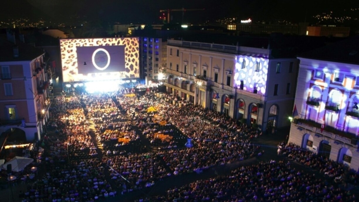 Op der grousser Piazza Grande zu Locarno an Italien kënne bis zu 8.000 Spectateure sech d'Filmer ukucken.