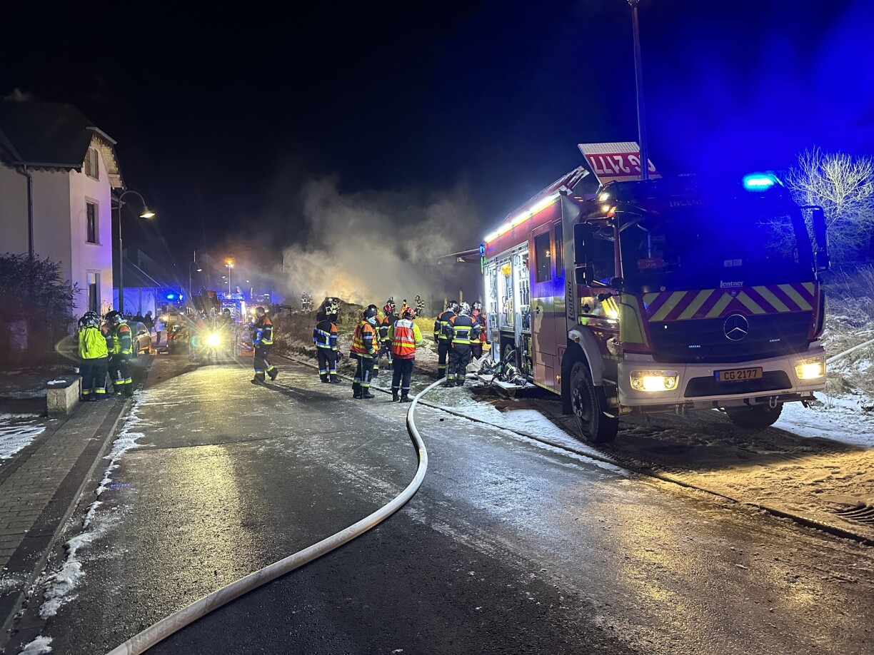 Une photo prise à Bastendorf pendant l'incendie d'une grange