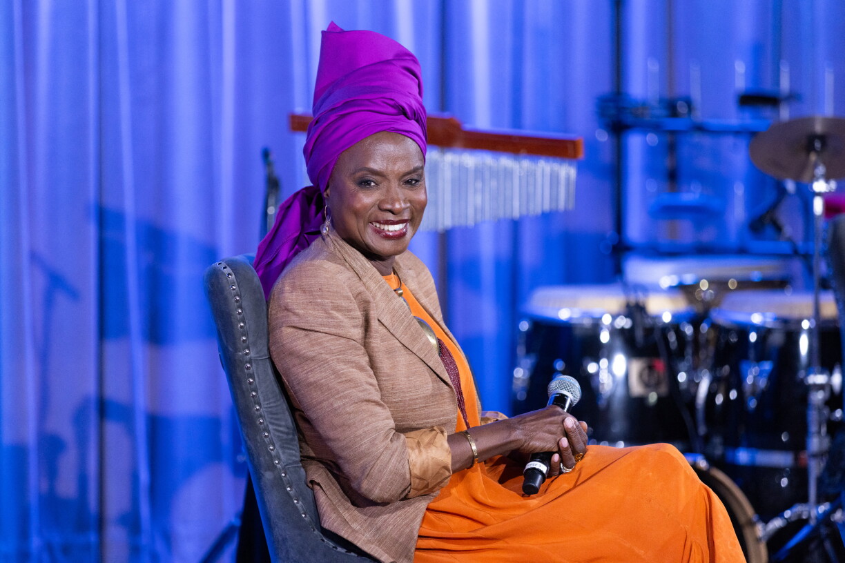 D'Angélique Kidjo virun der Zeremonie zu Los Angeles
