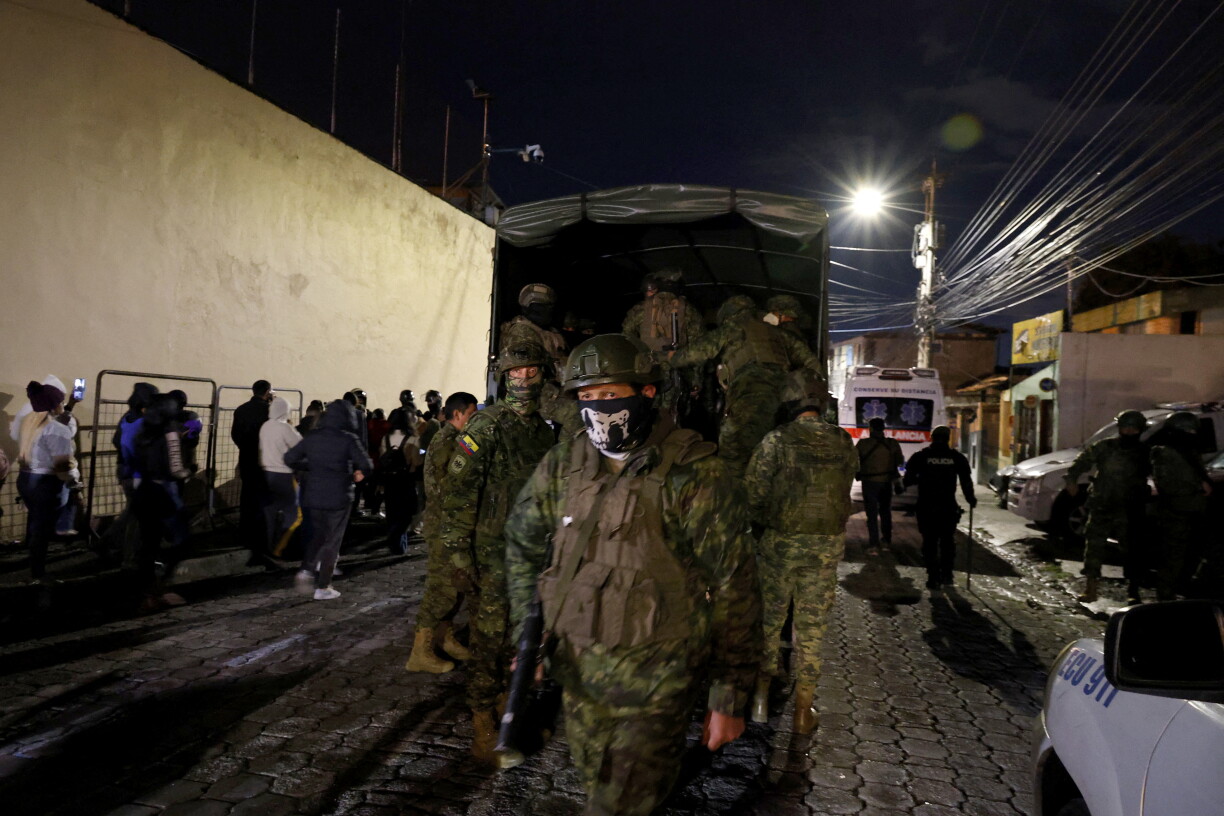 Zaldote vun der ecuadorianescher Arméi goufen wéinst dem Opstand am Pichincha-Prisong an den Asaz geschéckt.