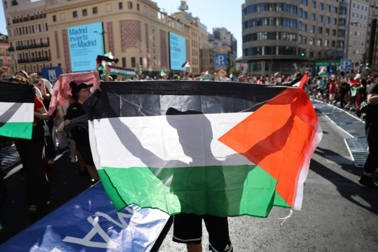 An estimated 100,000 pro-Palestinian protestors took to the streets of Madrid on Sunday causing the last stage of the Vuelta to be stopped 50 kilometres short of the capital