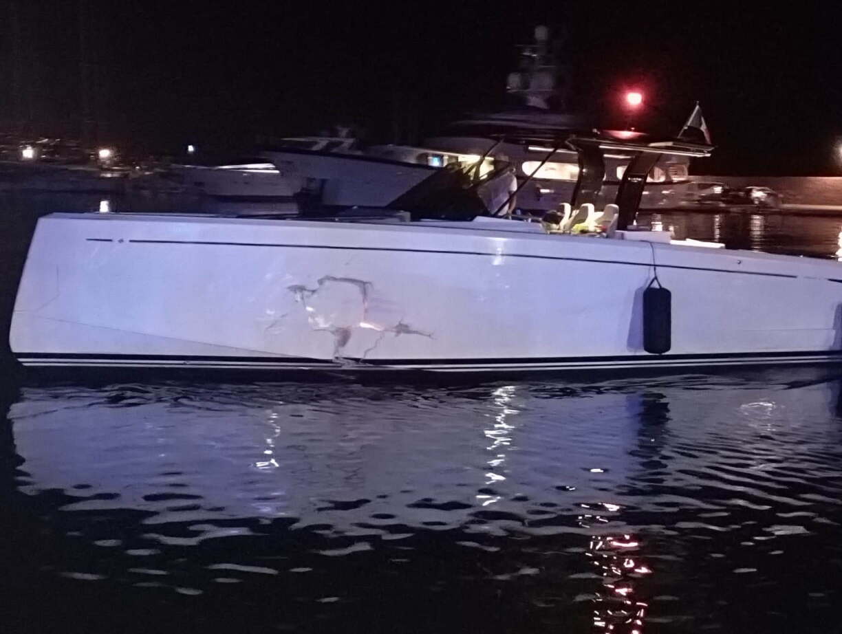 D'Yacht, mat där d'Schlauchboot an der Bucht vu Cannes de 16. August 2026 kollidéiert ass.