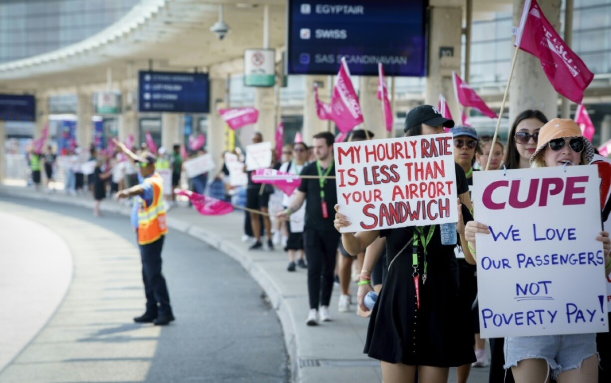 Air Canada flight attendants walked offer the job over a pay dispute