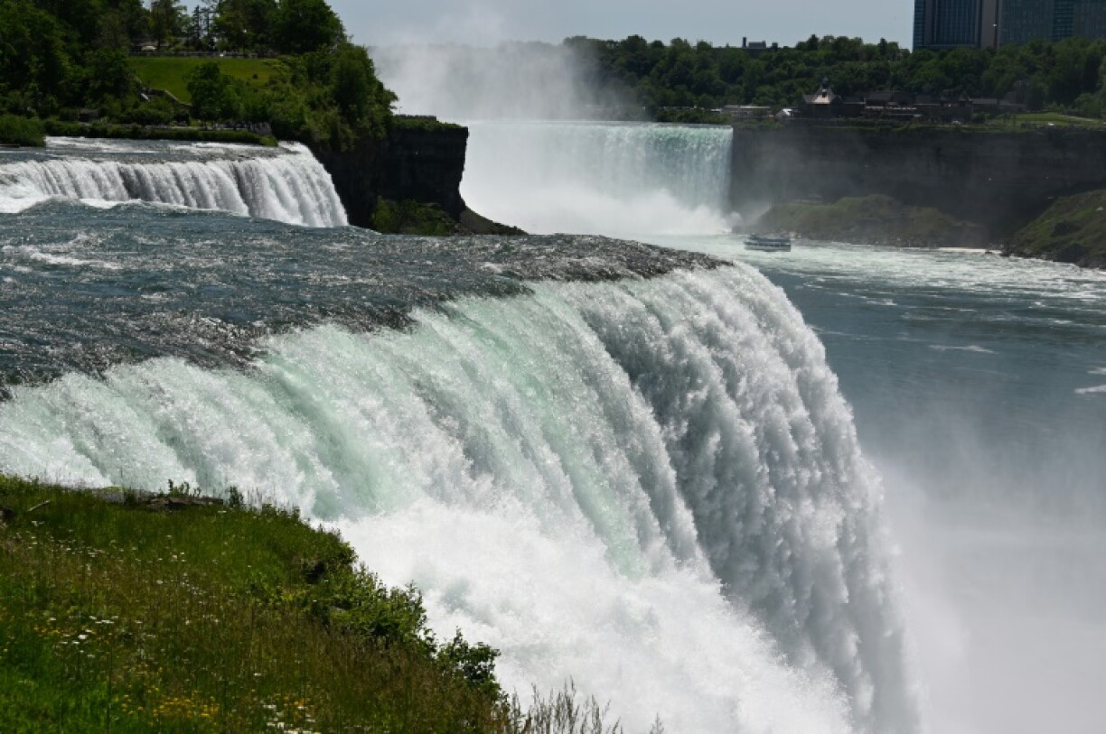 Les célèbres chutes du Niagara, vues du côté américain, le 22 juin 2019