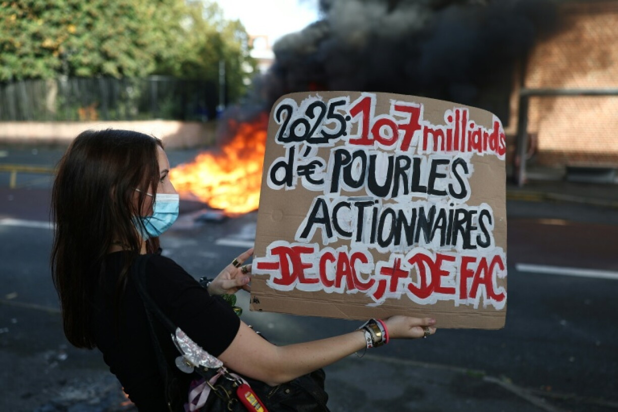 Une manifestante lors d'une journée d'appel au blocus des lycées en France, à Lille le 1er octobre 2026