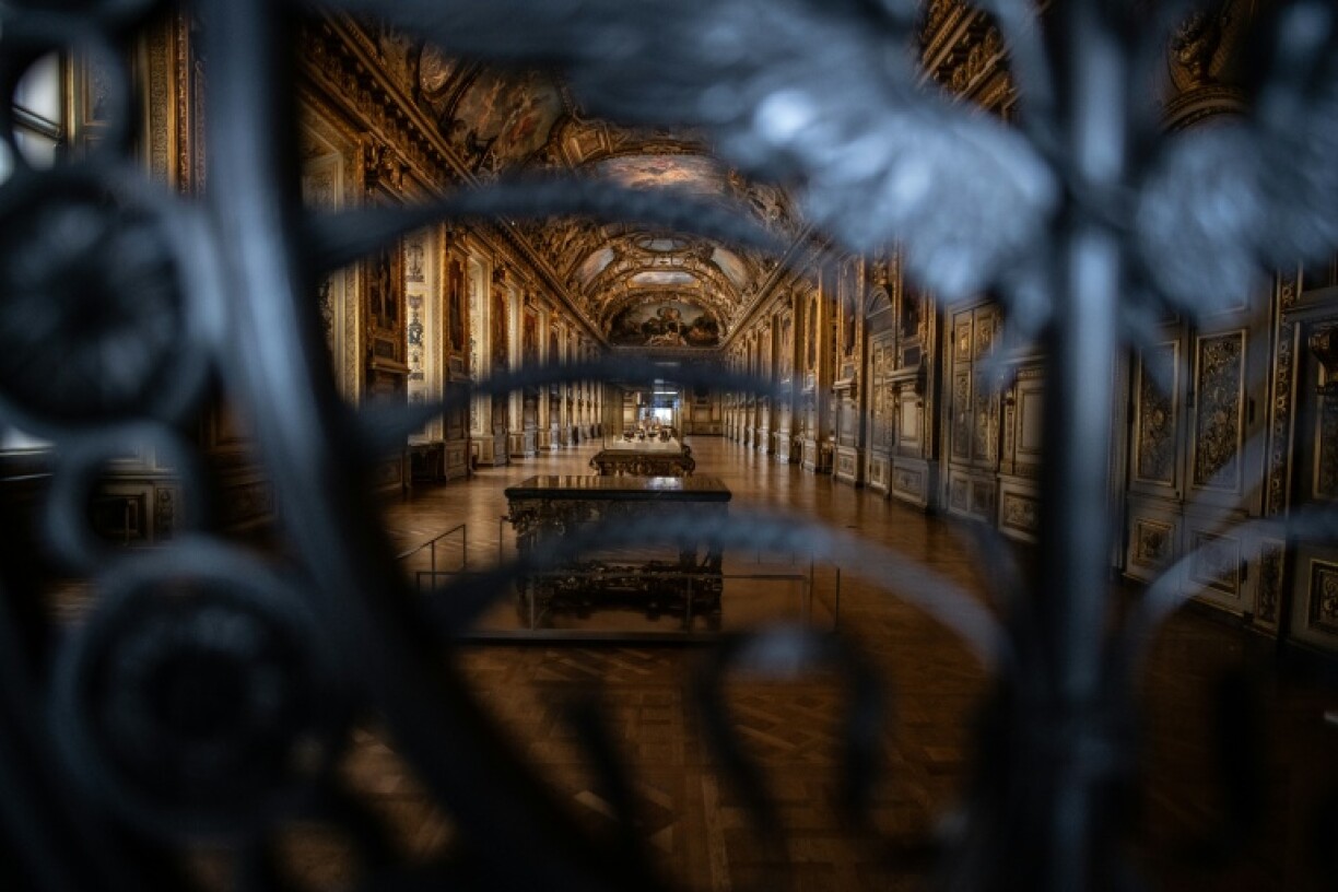 Sunday's raid targetted the Gallerie d'Apollon (Apollo's Gallery)