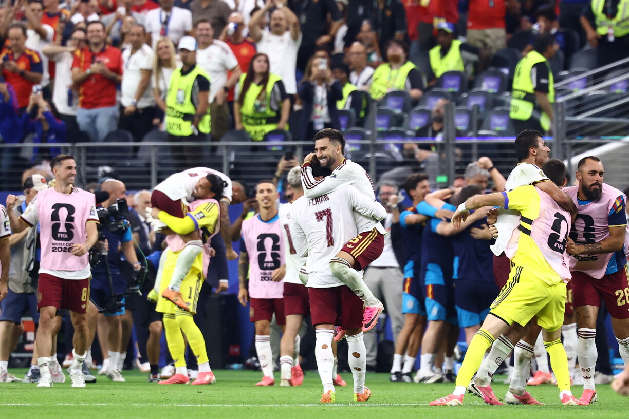 D'Spuenier leie sech an den Äerm, nodeem si sech fir d'WM-Finall qualifizéiere konnten.