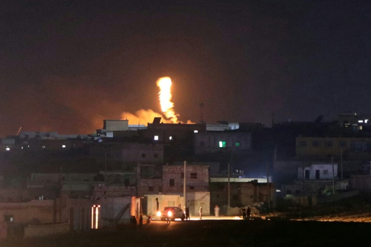 Une explosion sur un site militaire dans le secteur d'al-Eis, au sud d'Alep, le 21 septembre 2026 en Syrie