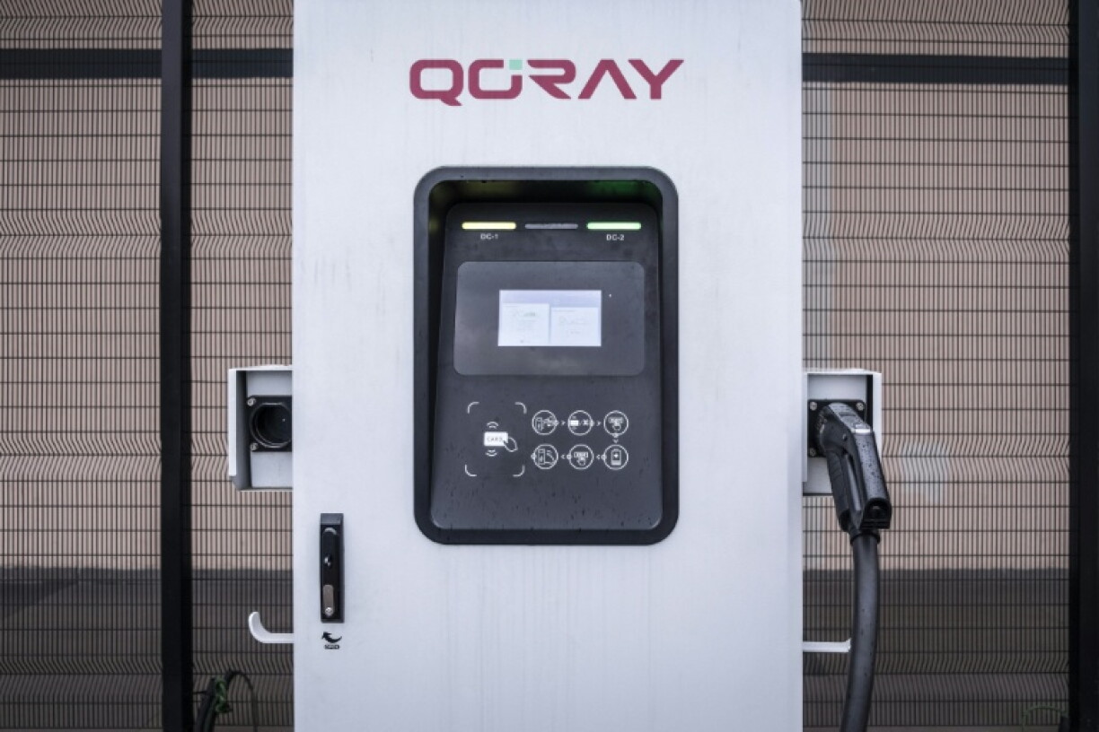 Une borne de recharge électrique publique près de Lagos le 3 juin 2026, au Nigeria