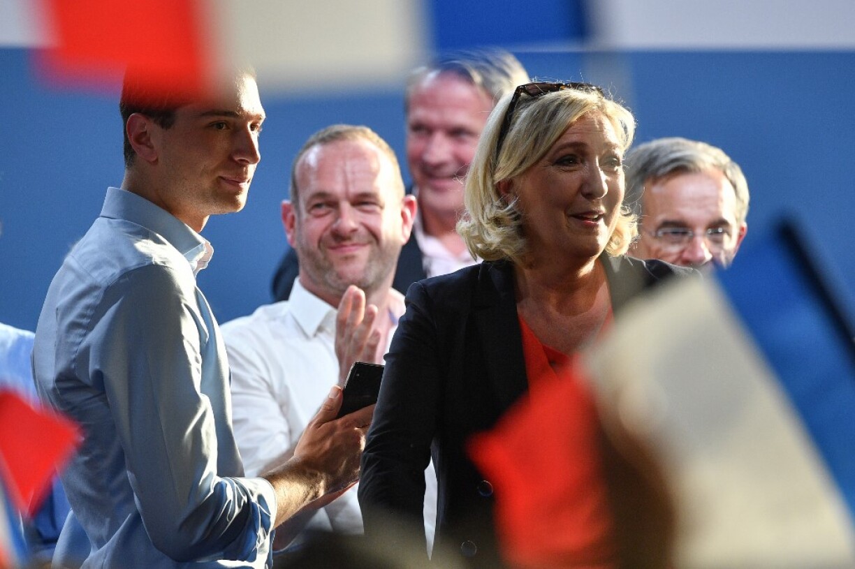 Marine Le Pen présente Jordan Bardella.