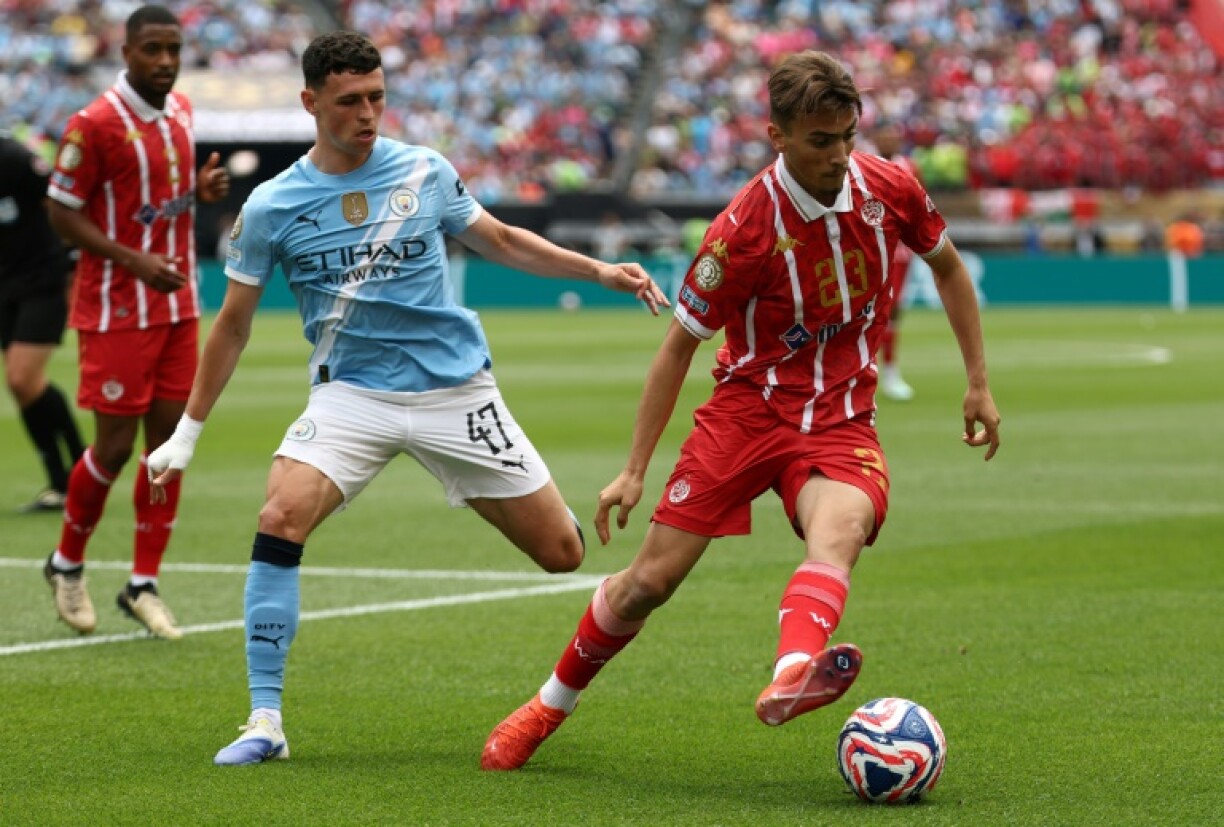 Phil Foden (L) scored an early opener to set Manchester City on their way to victory against Wydad Casablanca in their opening Club World Cup game on Wednesday