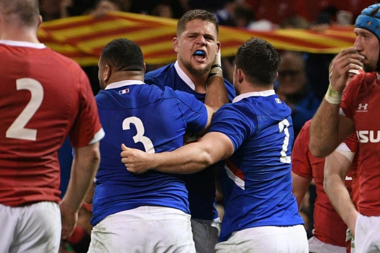 Paul Willemse (C) celebrates scoring his first France try in 2019