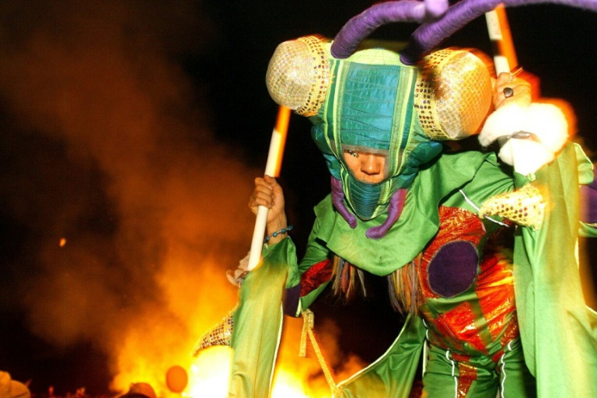 Une participante au festival Burning Man en septembre 1999 à Black Rock City, dans le désert du Nevada