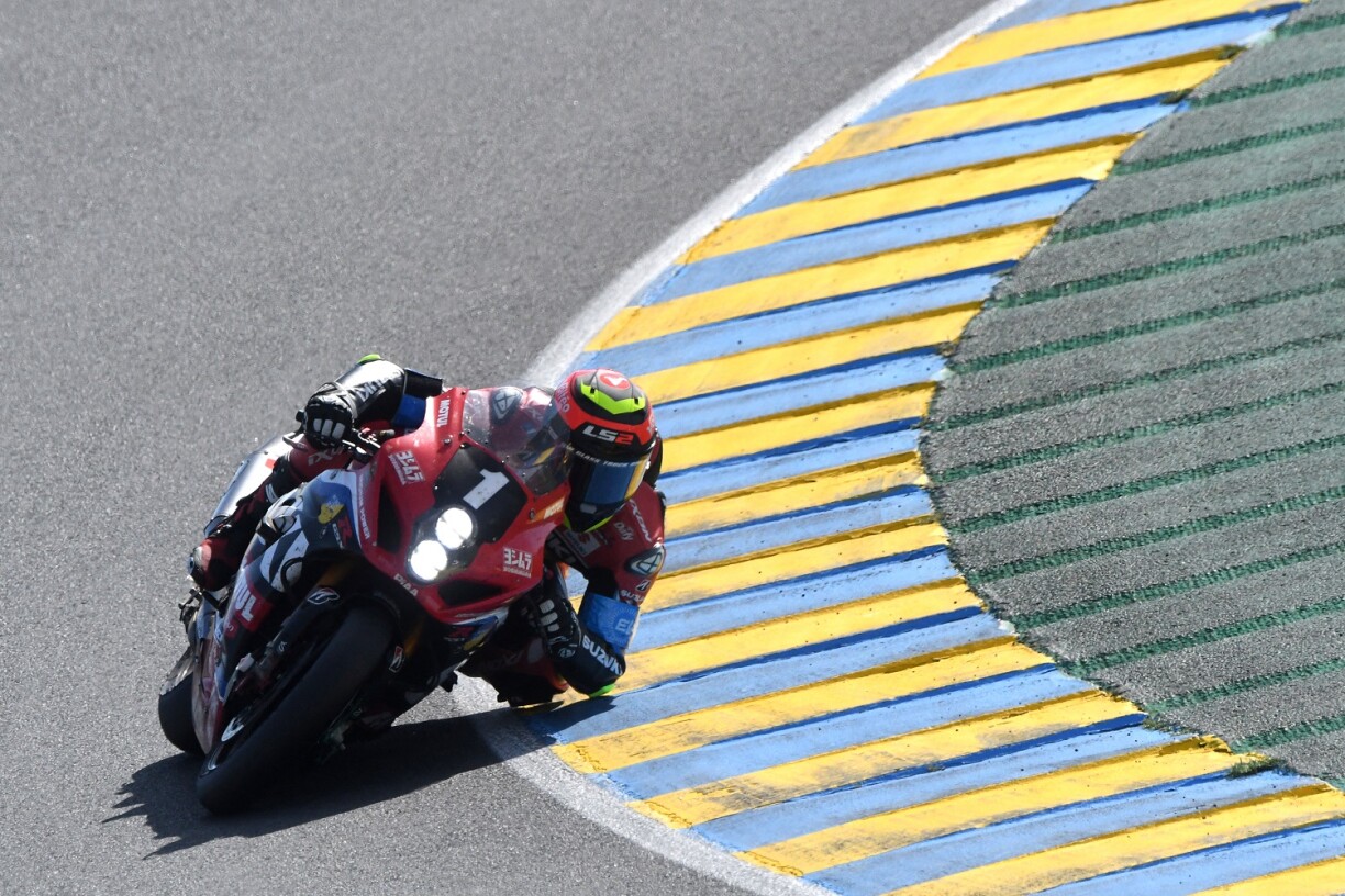 L'équipage formé par les pilotes français Gregg Black, Sylvain Guintoli et le Belge Xavier Simeon (photo) a parcouru 840 tours de 4,185 km.
