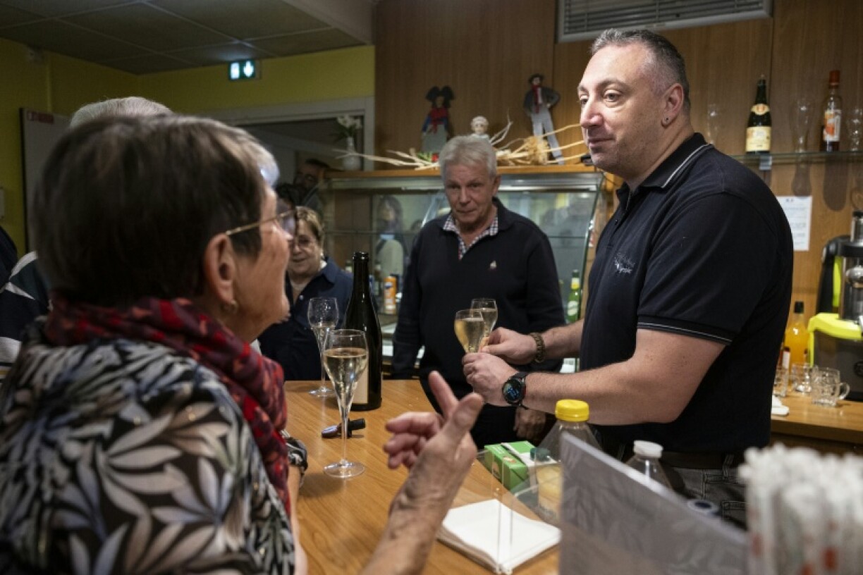 As a bartender pours beer and champagne, residents of the Roseliere nursing home and dozens of their guests mingle in the spacious lounge