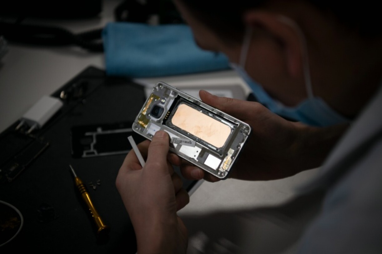 La marque à la pomme a longtemps restreint les réparations à ses techniciens dans ses magasins - au comptoir baptisé