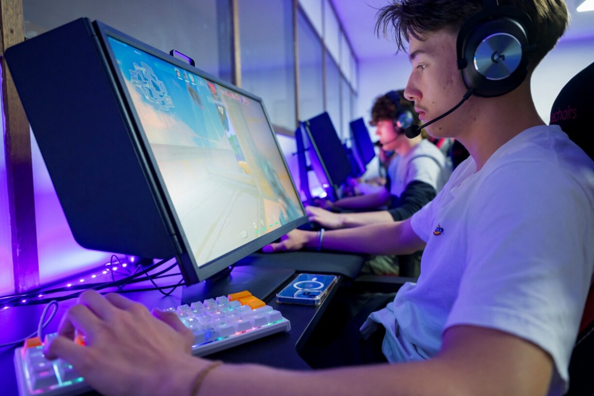 Des élèves de la section esport du lycée Pierre de Coubertin.