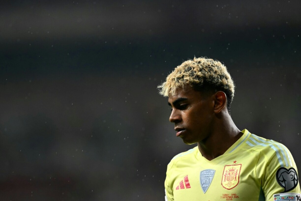 Lamine Yamal is expected to be sidelined for up to three weeks after the problem resurfaced following Wednesday's 2-1 loss to Paris Saint-Germain