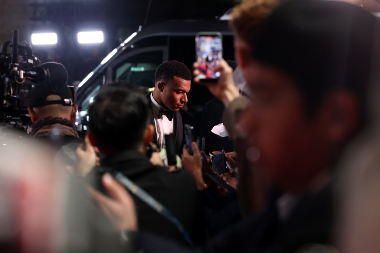 Kylian Mbappé, deuxième du classement du Ballon d'or 2026, lundi soir à Londres au théâtre Palladium, où se déroulait la cérémonie de remise du prix.