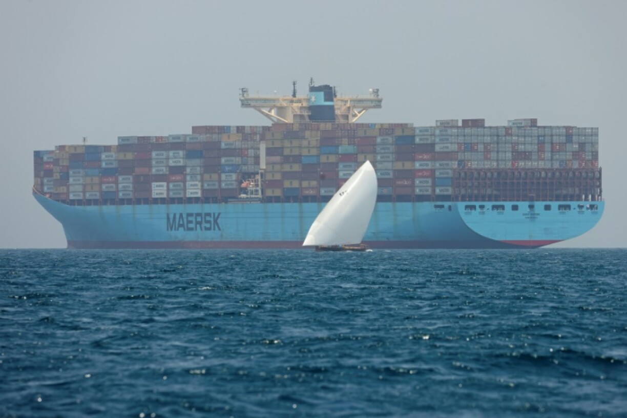 Un porte-conteneurs de la compagnie Maersk croise au large de Dubaï, le 4 juin 2022