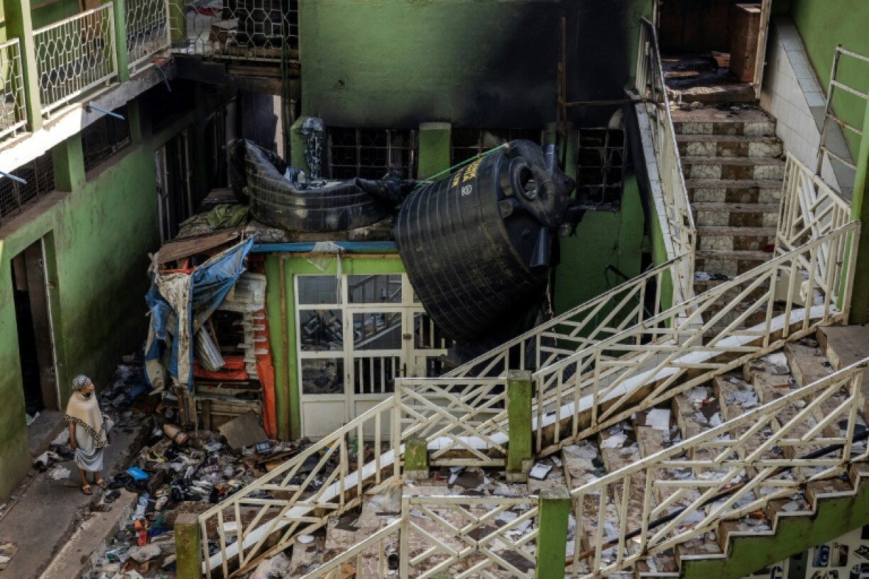 Some took advantage of the M23 advance to loot businesses