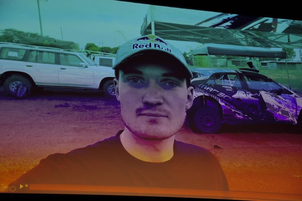 De Grégoire Munster huet sech aus dem Kenia via Video-Message gemellt, fir Merci ze soen, fir d'Auszeechnung als Autosportler vum Joer 2023.