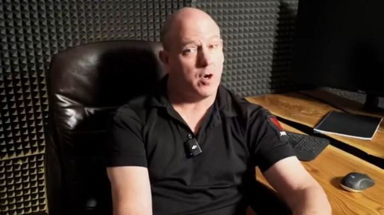 Den John Mark Dougan an engem Video, datt de 7. Febraur 2025 op X gedeelt gouf