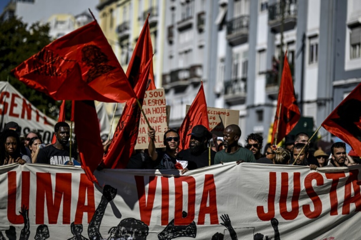 Manifestation pour réclamer des mesures face à la crise du logement, le 30 septembre 2023 à Lisbonne, au Portugal