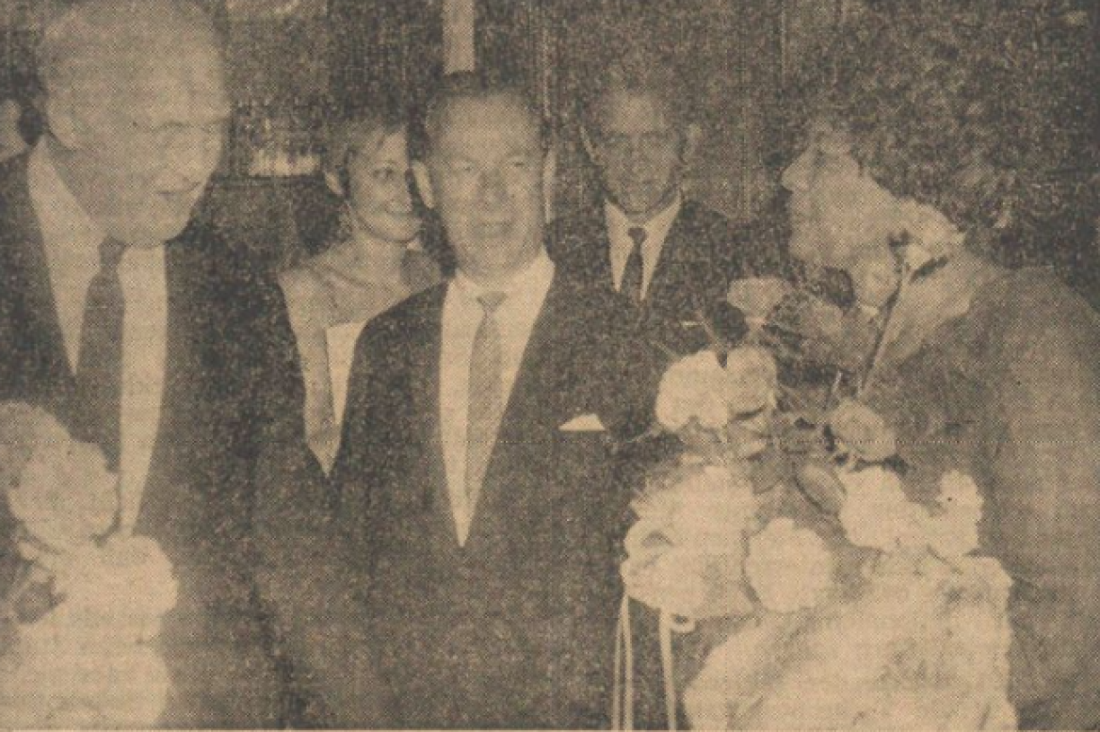 L'ambassadeur américain George Feldman avec son homologue autrichien Dr. Franz Weidinger en pleine conversation avec Ella Fitzgerald (1969).