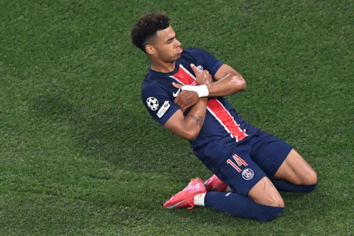 Doue celebrates his second goal against Inter