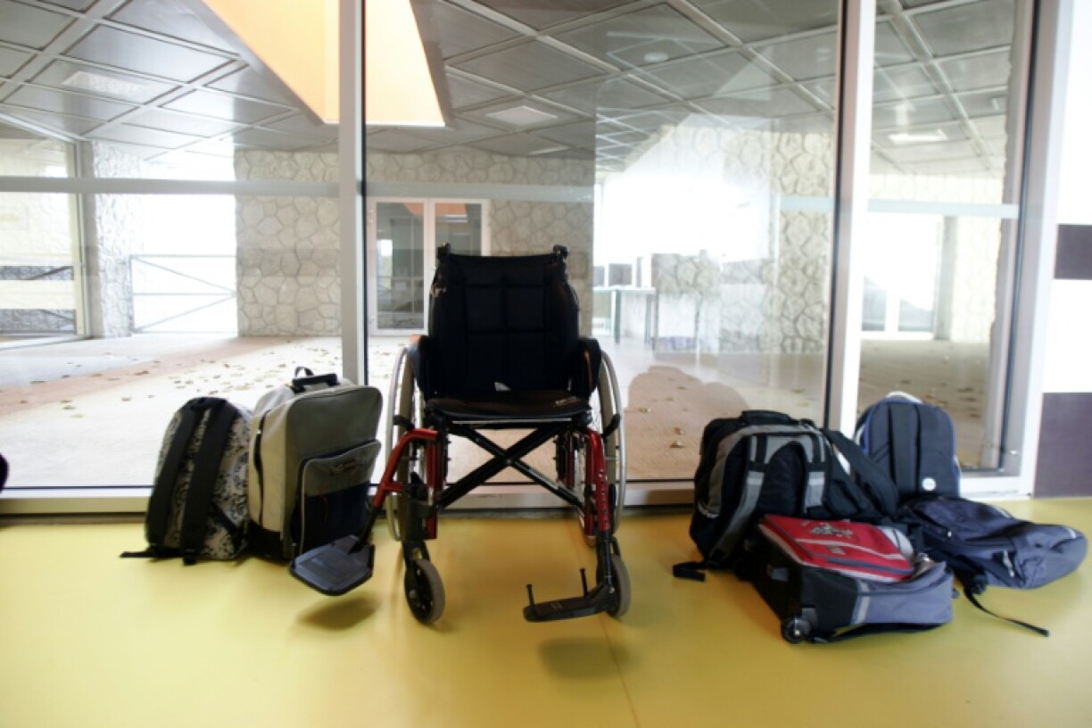 Lors des deux quinquennats d'Emmanuel Macron, des mesures pour mieux intégrer les personnes handicapées ont vu le jour mais elles sont loin d'être suffisantes, selon des acteurs du secteur