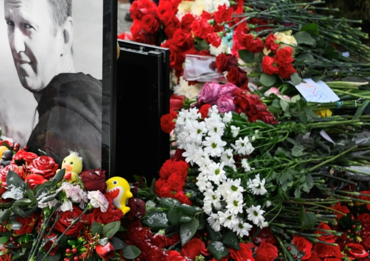 Mentioning Navalny in Russia without including the extremist label could subject people to fines or even prison