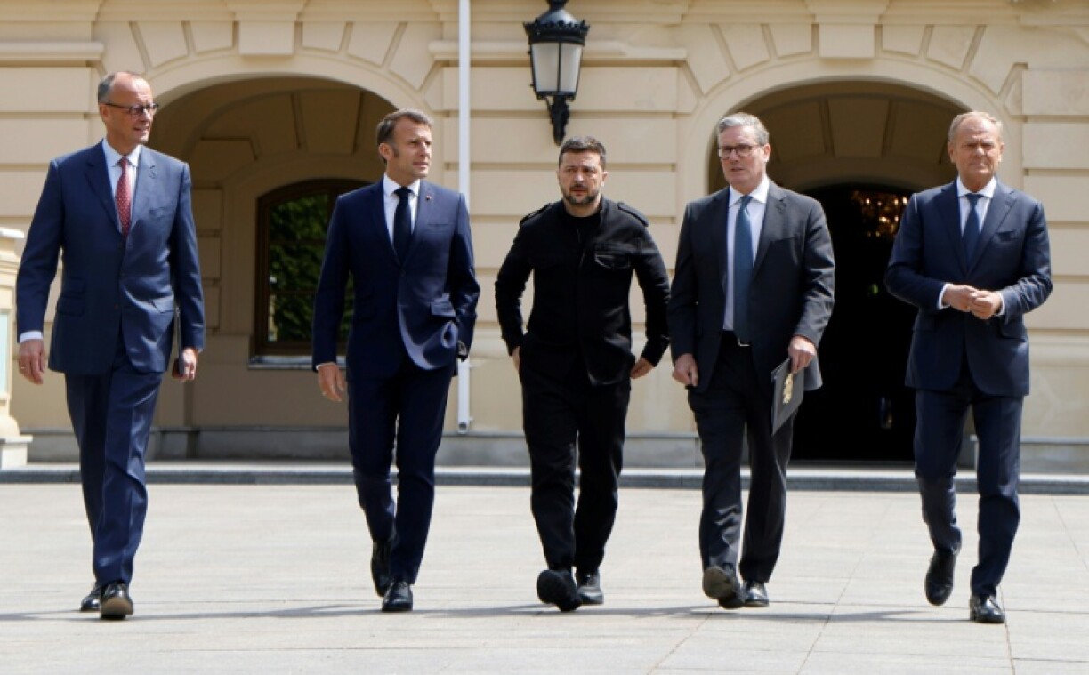 European leaders, together with Ukrainian President Volodymyr Zelensky (C), pressed Russia to accept a 30-day unconditional ceasefire starting on Monday