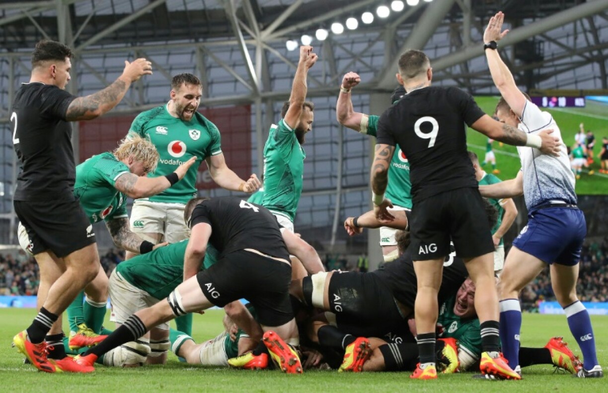 La joie des Irlandais après l'essai du talonneur Ronan Kelleher face à la Nouvelle-Zélande, lors de leur test match de la tournée d'automne, le 13 novembre 2021 à l'Aviva Stadium à Dublin