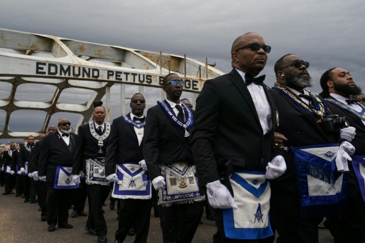 On Sunday, there was a festival atmosphere as crowds stopped to take photographs and pause in front of signs for the town of Selma and the Edmund Pettus Bridge