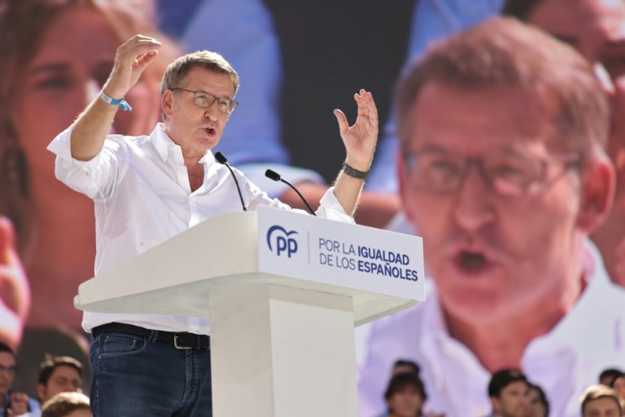 Le chef du Parti populaire Alberto Núñez Feijóo prononce un discours à Madrid, le 24 septembre 2023