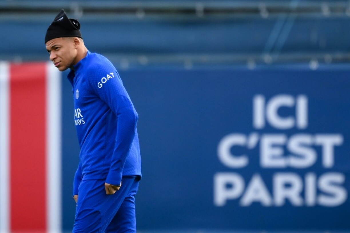 Kylian Mbappe lors de la séance d'entraînement le 24 octobre 2022 au Camp des Loges à la veille du match de Ligue des champions entre le Paris SG et le Maccabi Haïfa