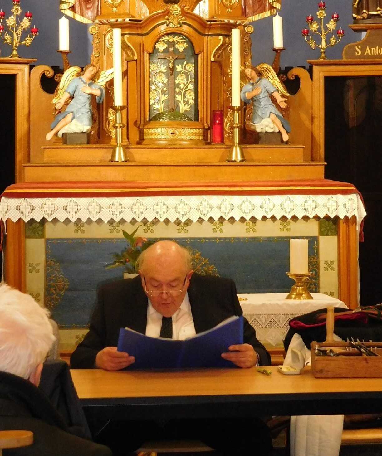 Den Alain Atten bei der Buchvirstellung an der Kierch zu Buddeler