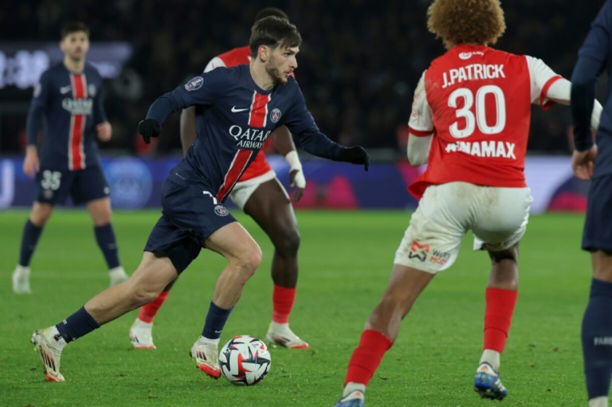 Khvicha Kvaratskhelia (C) on his debut for PSG against Reims after signing from Napoli