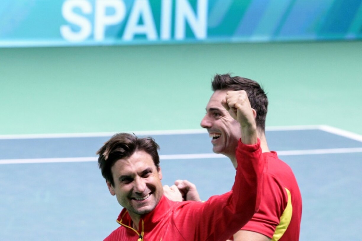 Spain's Pedro Martinez (R) celebrates with captain David Ferrer (L) after reaching the Davis Cup final