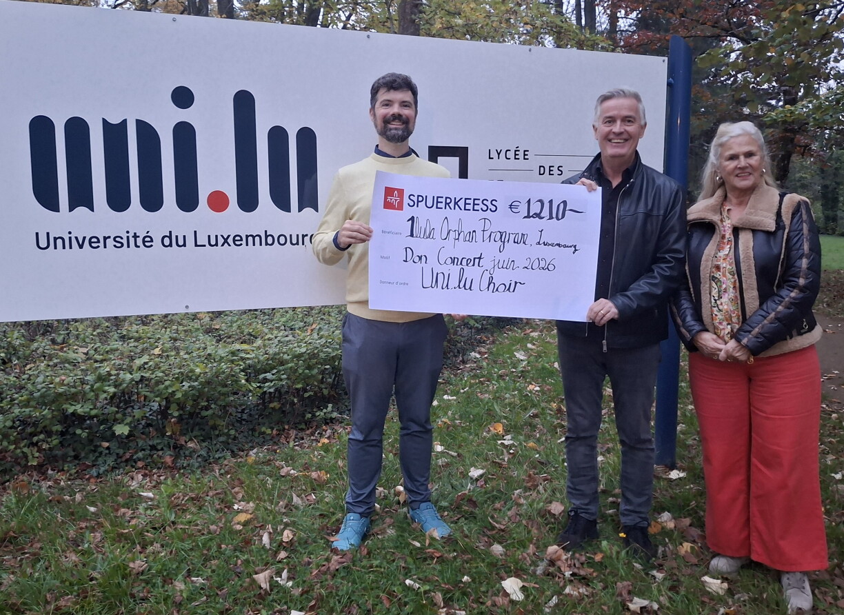 Thomas Gareau, chef du chœur de Uni.lu Choir; Tom O'Dea, président de IOP Luxembourg; et Ginette Streitz, membre du conseil d’administration, Uni.lu Choir.