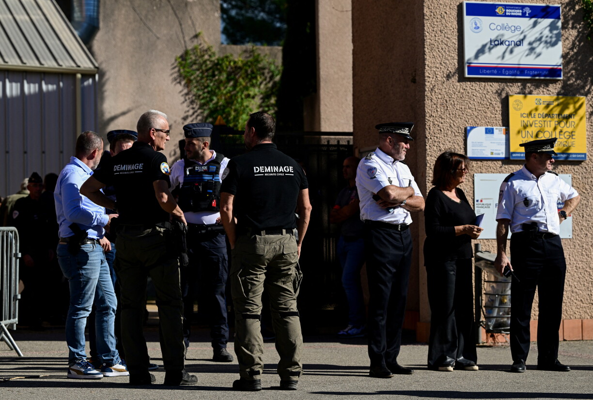 Bei der Schéisserei an enger Schoul zu Aubagne bei Marseille sinn e Méindeg dräi Persoune blesséiert ginn.