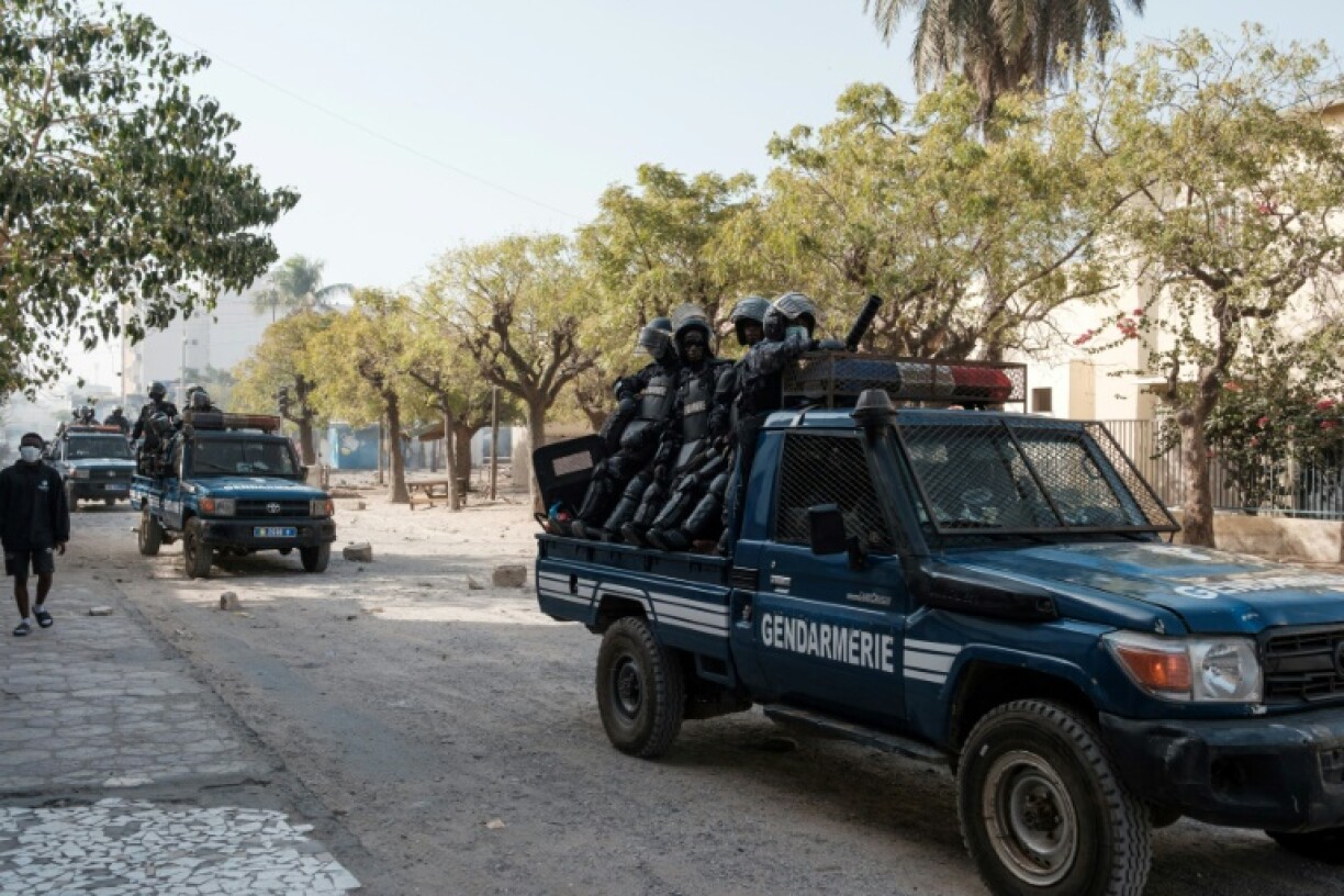 Des gendarmes déployés à Dakar lors de manifestations, le 9 février 2024 au Sénégal